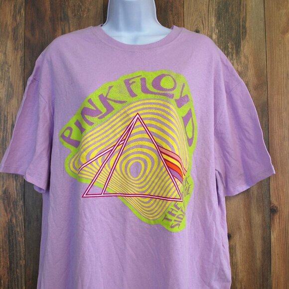 NWT Pink Floyd 100% Cotton Lavender Graphic Tee S/M - Picture 2 of 5